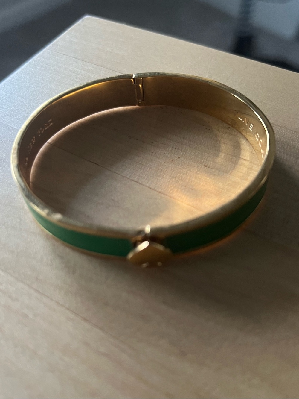 Kate Spade ♠️ Gold Trim Green Enamel Heart Bangle Bracelet - Picture 3 of 5